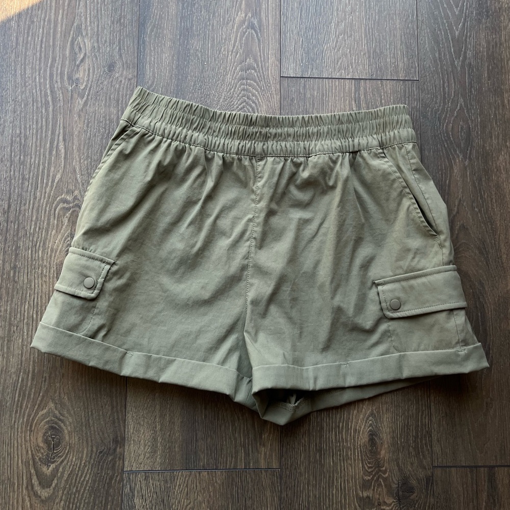 NWOT Mondetta Cargo Shorts